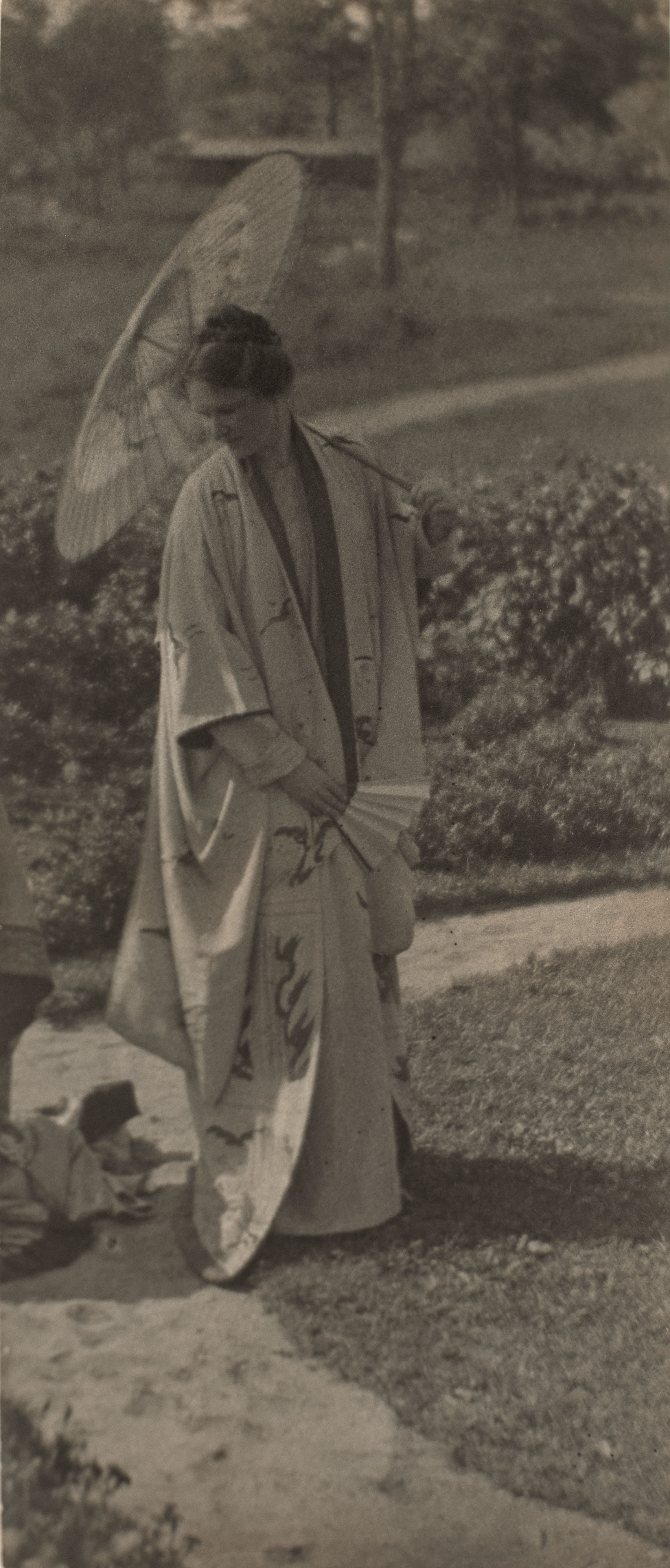 Clarence White, Woman with Parasol