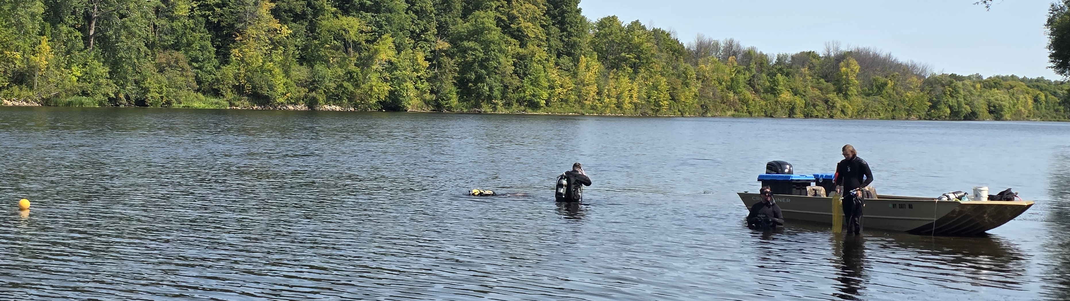 Grasse River divers searching for mussels