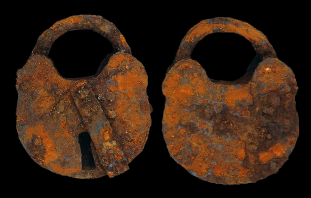 Padlock (front and back) from Fort Slongo