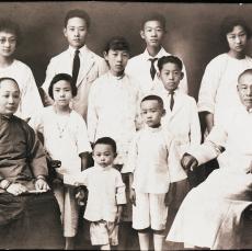 Black/White family portrait of 11 individuals