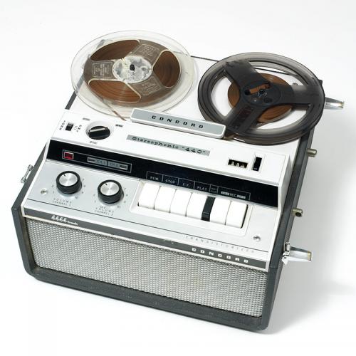 Reel to reel tape recorder