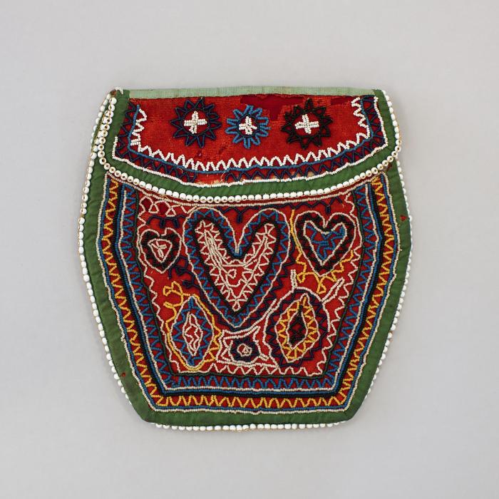 Mohican beaded purse with heart motif